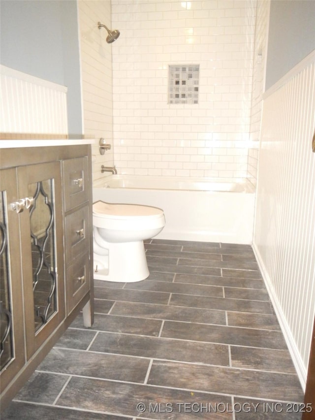 110 W 8th St, So Coffeyville, OK 74072 - bathroom featuring bathing tub / shower combination, toilet, and wood finished floors
