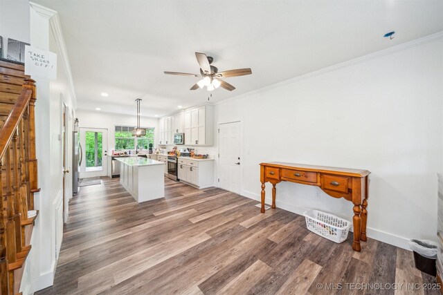 1001 County Road 2265, Skiatook, OK 74070 - living area featuring wood finished floors, ceiling fan, recessed lighting, ornamental molding, and baseboards