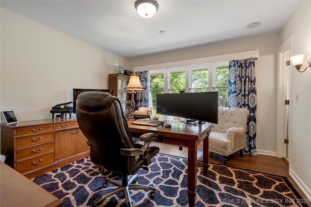 4728 S Atlanta Pl, Tulsa, OK 74105 - home office featuring wood finished floors and baseboards