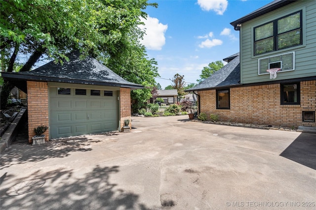 4728 S Atlanta Pl, Tulsa, OK 74105 - detached garage with driveway