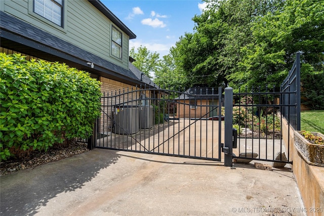 4728 S Atlanta Pl, Tulsa, OK 74105 - view of gate