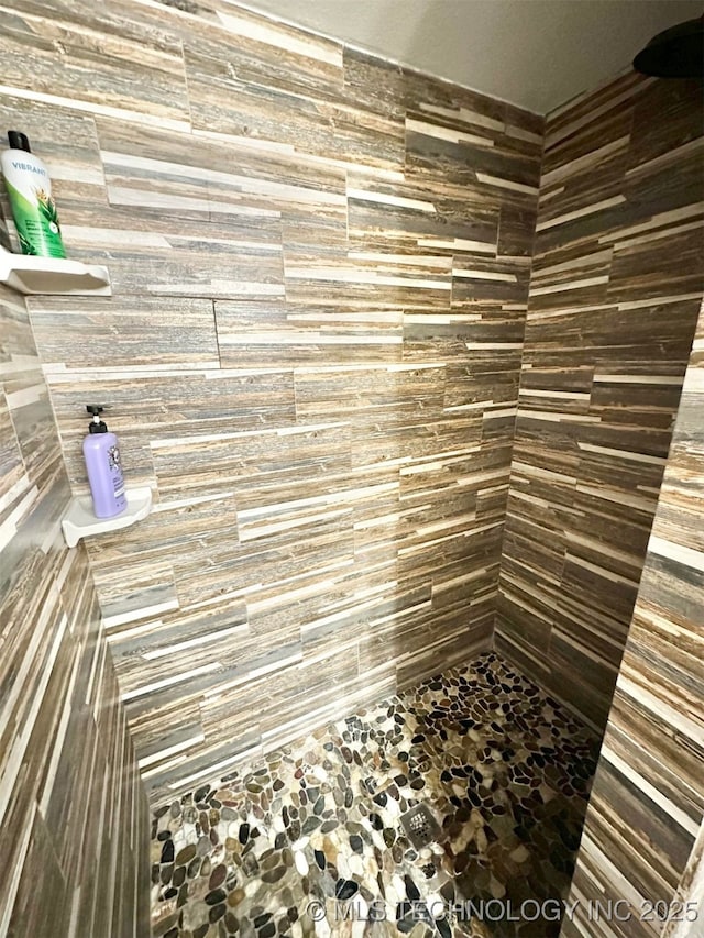 809 N K St, Quinton, OK 74561 - full bath featuring stone finish flooring and tiled shower