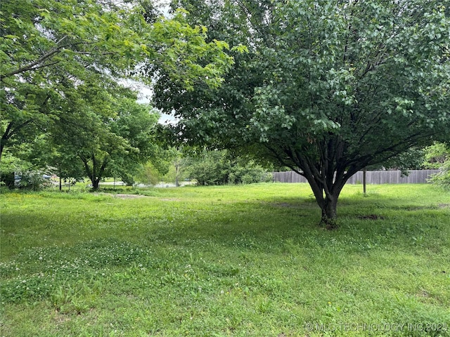 1509 Pawnee Ave, Hartshorne, OK 74547 - view of yard with fence