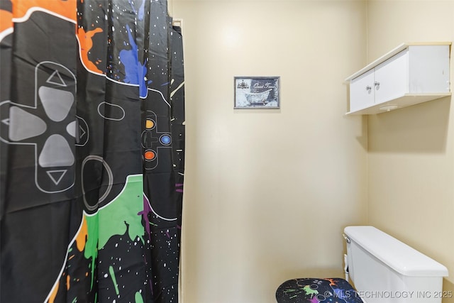 5446 E 88th St, Tulsa, OK 74137 - bathroom with toilet and curtained shower