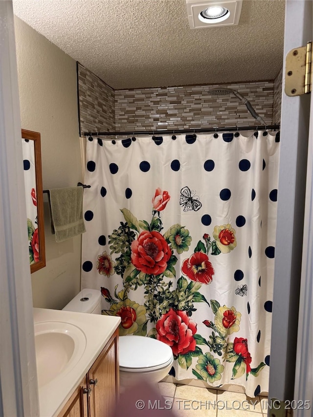 full bath with a textured ceiling, toilet, vanity, and curtained shower