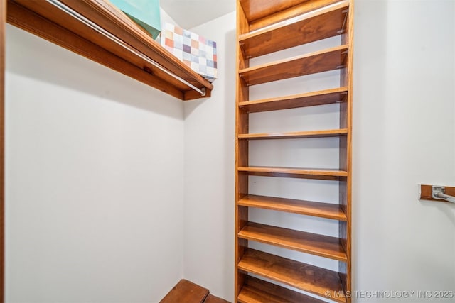 6123 E 53rd St, Tulsa, OK 74135 - view of spacious closet