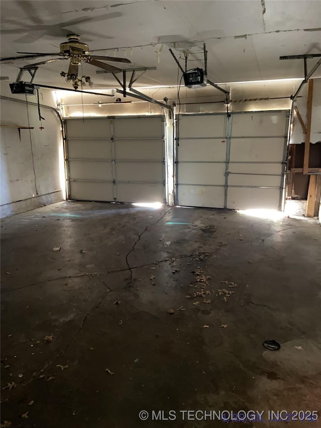 10813 E 34th Pl, Tulsa, OK 74146 - garage featuring a garage door opener