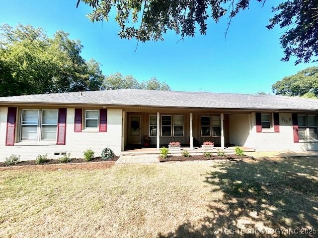 711 N SW, Ardmore, OK 73401 - view of front of property featuring a front yard, covered porch, and brick siding