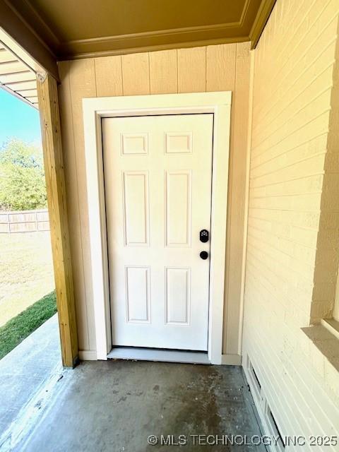 711 N SW, Ardmore, OK 73401 - property entrance featuring fence