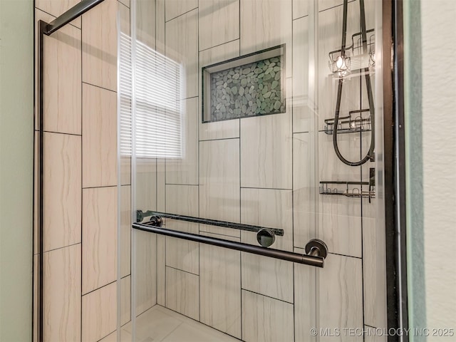bathroom featuring tiled shower