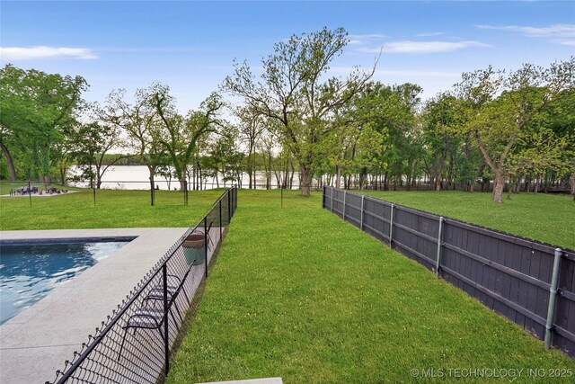 view of yard featuring a water view