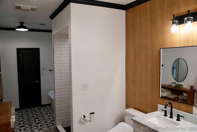 15373 N Javine Hill Rd, Skiatook, OK 74070 - bathroom with tiled shower and vanity