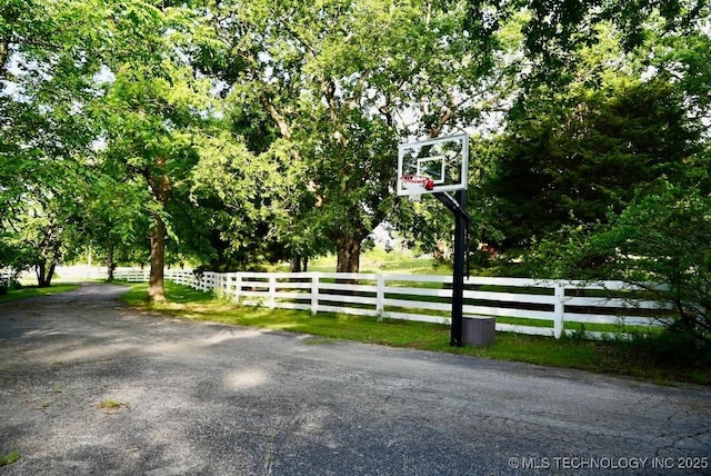 15373 N Javine Hill Rd, Skiatook, OK 74070 - exterior space with basketball court