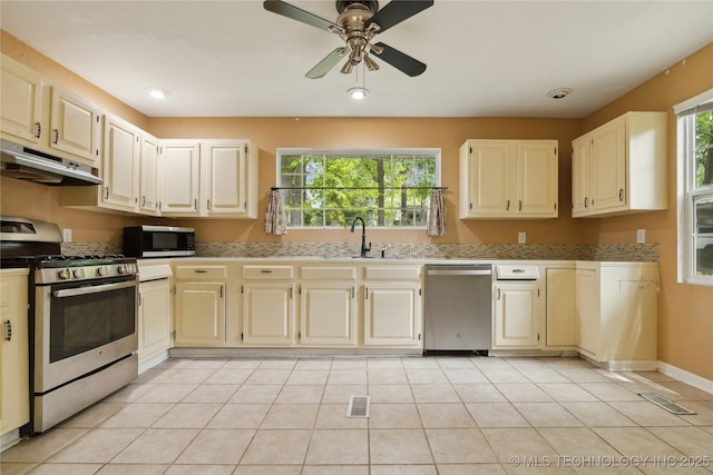 1403 Vale, Grove, OK 74344 - kitchen with appliances with stainless steel finishes, under cabinet range hood, a sink, ceiling fan, and light countertops