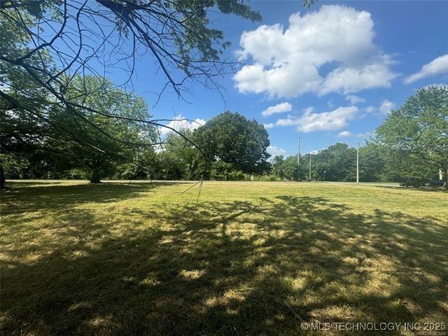1268 S 3rd St, Stilwell, OK 74960