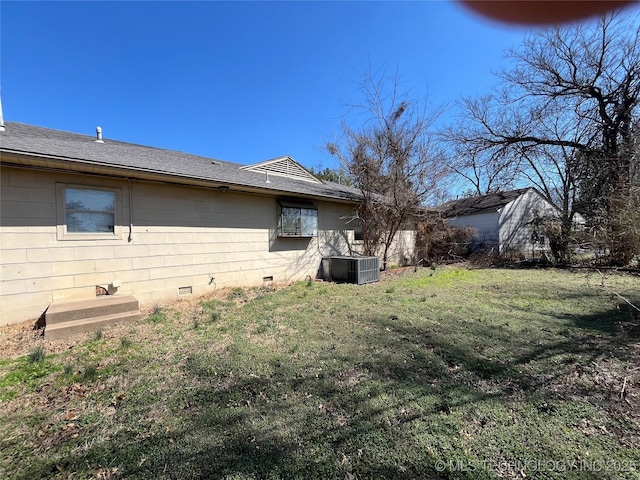 1506 E 46th Pl, Tulsa, OK 74105 - rear view of property with central AC, a yard, and a shingled roof
