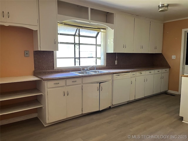 1506 E 46th Pl, Tulsa, OK 74105 - kitchen featuring dishwasher, a sink, decorative backsplash, and light wood-style flooring