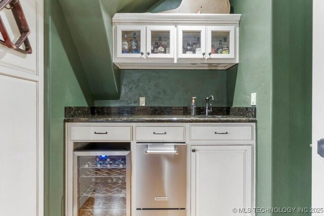 716 W 108th Pl S, Jenks, OK 74037 - indoor bar featuring beverage cooler