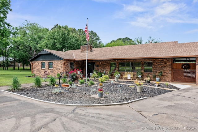 2961 N 24th St W, Muskogee, OK 74401 - ranch-style home featuring brick siding, a front yard, and roof with shingles