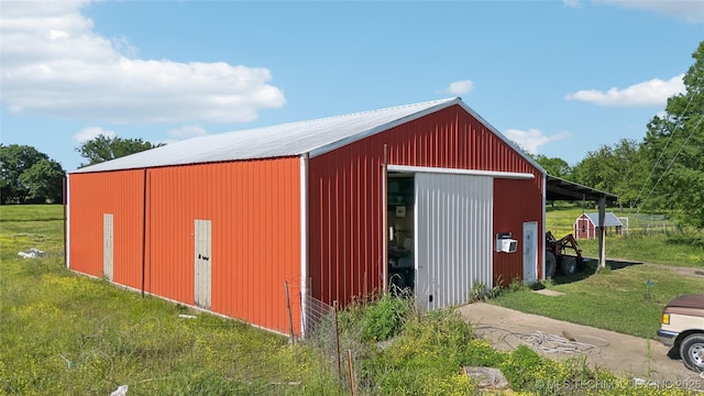 view of pole building with a lawn