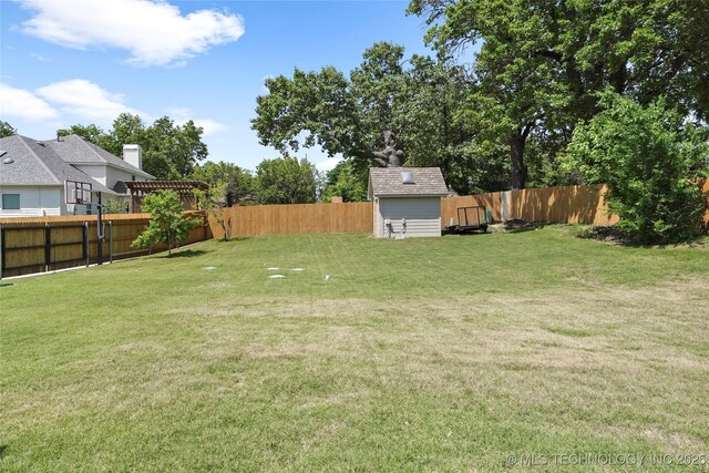10105 S 72nd E Ave, Tulsa, OK 74133 - view of yard featuring a storage shed and an outdoor structure