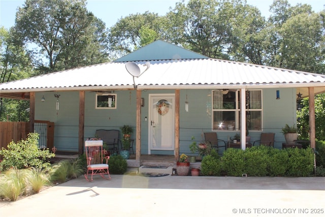 423118 E 1944th Ln, Antlers, OK 74523 - view of front facade featuring covered porch, metal roof, and fence