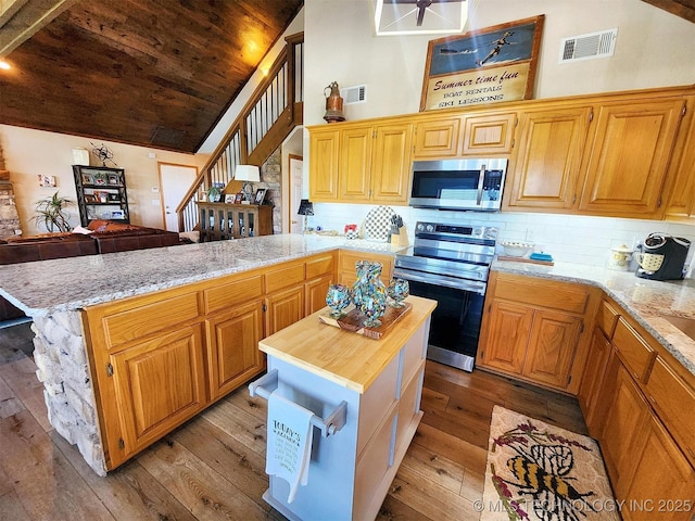 35824 S Talon Dr, Cookson, OK 74427 - kitchen with stainless steel appliances, wooden ceiling, wood-type flooring, lofted ceiling, and a peninsula