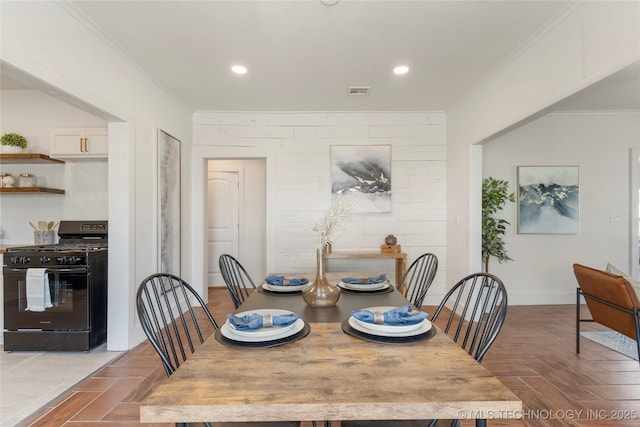 dining area with crown molding, recessed lighting, and baseboards