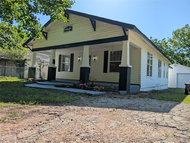 view of front of home with covered porch, fence, and dirt driveway