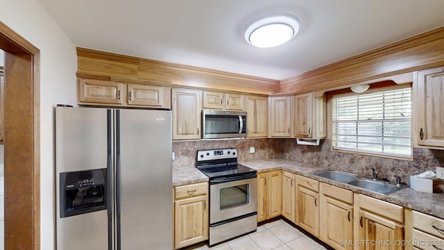 1703 Vaden Ln, Ardmore, OK 73401 - kitchen featuring stainless steel appliances, a sink, light brown cabinets, backsplash, and crown molding