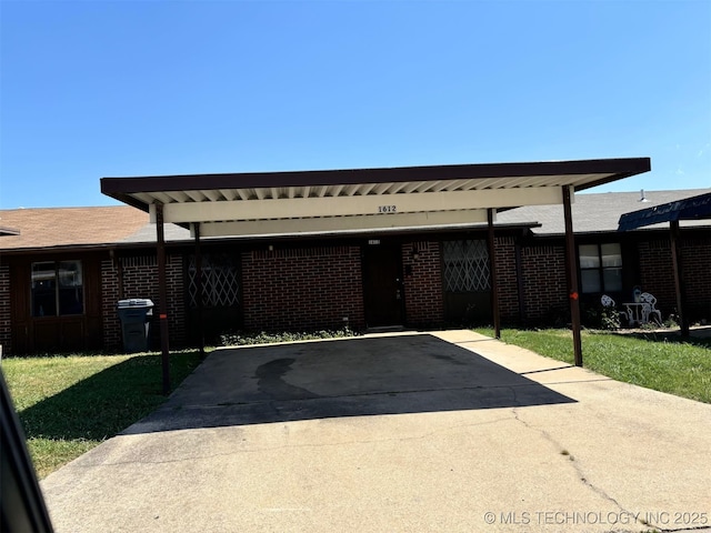 1612 Rustic Dr, Ardmore, OK 73401 - view of covered parking lot