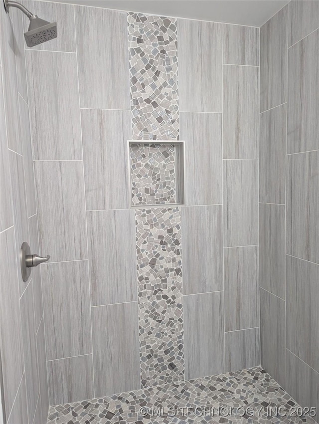 9533 E 136th St, Bixby, OK 74008 - bathroom featuring tiled shower