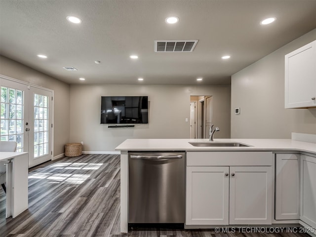 1149 N Hickory Pl, Broken Arrow, OK 74012 - kitchen with stainless steel dishwasher, a sink, recessed lighting, a peninsula, and dark wood finished floors