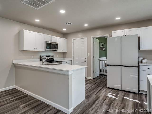 1149 N Hickory Pl, Broken Arrow, OK 74012 - kitchen featuring appliances with stainless steel finishes, dark wood-type flooring, a sink, baseboards, and recessed lighting