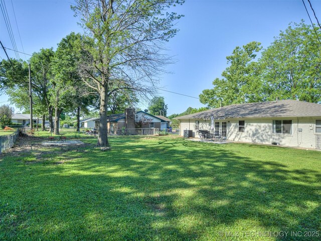 1149 N Hickory Pl, Broken Arrow, OK 74012 - view of yard featuring a patio