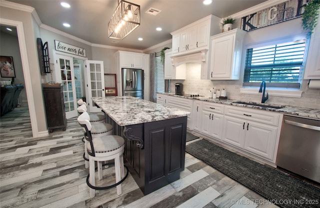 110 W Zachry Ln, Stigler, OK 74462 - kitchen with stainless steel appliances, a sink, light wood-style flooring, recessed lighting, and white cabinets