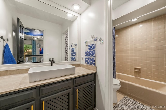 6315 E 98th Pl, Tulsa, OK 74137 - full bath featuring toilet, shower / tub combo with curtain, vanity, and recessed lighting