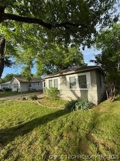 3527 S Knoxville Ave, Tulsa, OK 74135 - view of front of property with a front yard