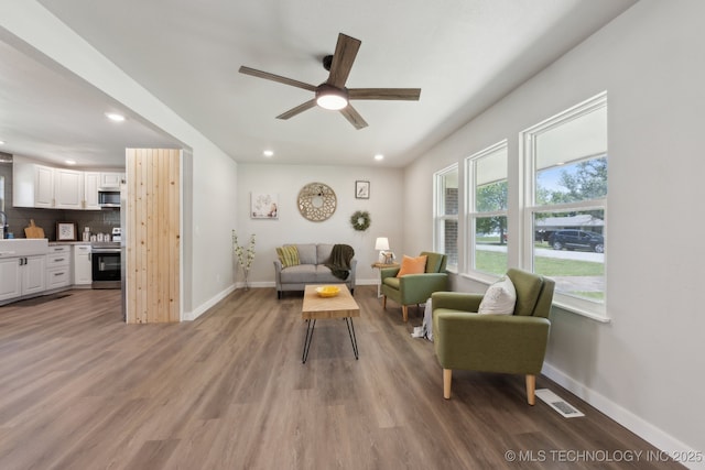 425 Mulberry Ave, Afton, OK 74331 - living room featuring light wood finished floors, recessed lighting, ceiling fan, and baseboards