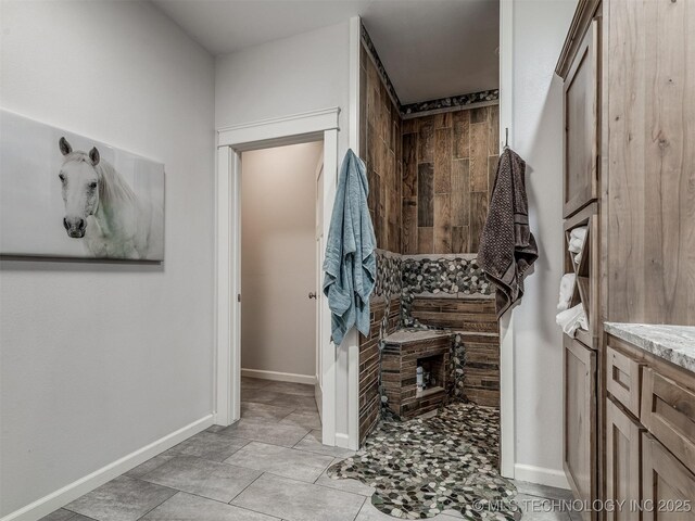 29550 S 4240th Rd, Inola, OK 74036 - bathroom featuring baseboards and a tile shower