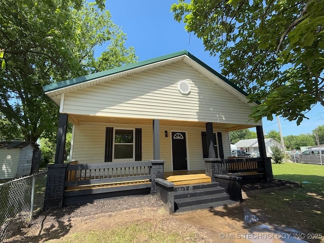 618 E Gentry Ave, Checotah, OK 74426 - view of front of home with a porch and fence