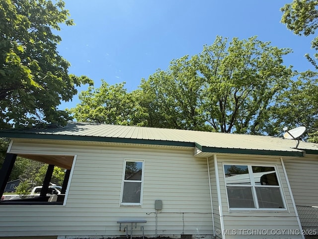 618 E Gentry Ave, Checotah, OK 74426 - exterior view of a satellite dish and metal roof