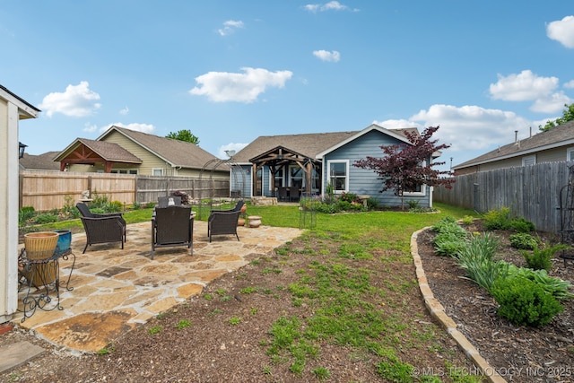 view of yard featuring a patio