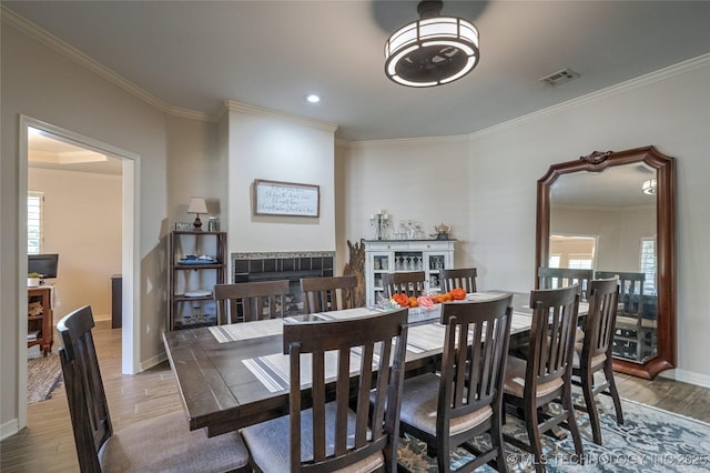 8212 S Delaware Pl, Tulsa, OK 74137 - dining space with crown molding, wood finished floors, plenty of natural light, baseboards, and recessed lighting