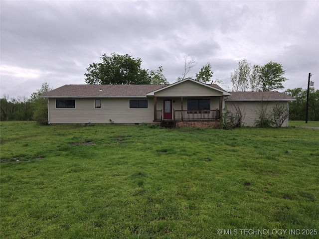 view of front of property featuring covered porch and a front lawn