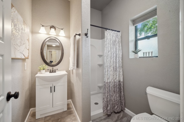full bath with baseboards, toilet, vanity, and a shower with shower curtain