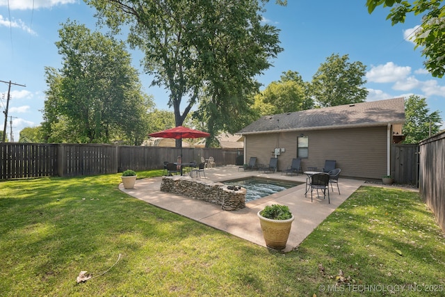 view of pool with a patio and a jacuzzi