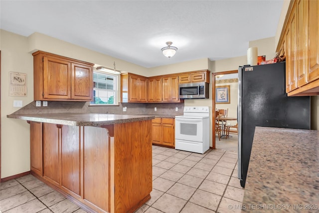 2750 Enterprise, Lone Grove, OK 73401 - kitchen with stainless steel appliances, a peninsula, tasteful backsplash, a kitchen breakfast bar, and light tile patterned floors
