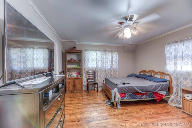 5102 S Columbia Ave, Tulsa, OK 74105 - bedroom featuring light wood-style flooring, crown molding, and ceiling fan