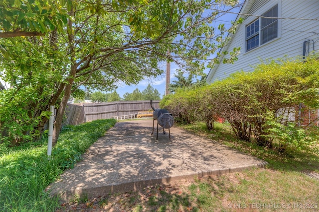 5102 S Columbia Ave, Tulsa, OK 74105 - view of yard featuring fence and a patio
